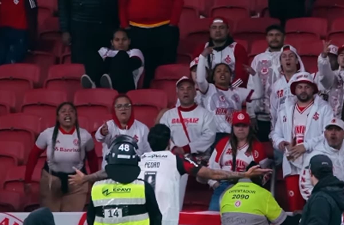 torcedores do internacional xingam pedro após gol do flamengo