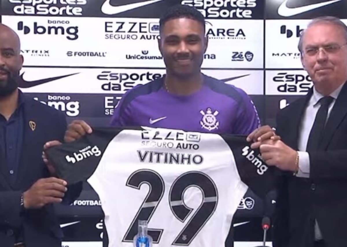 vitinho ex-flamengo é apresentado pelo corinthians