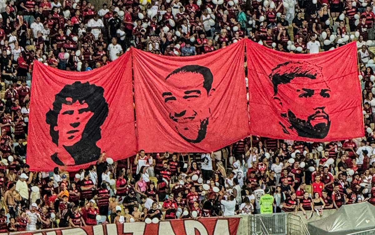 bandeirões do flamengo gabigol zico e adriano imperador