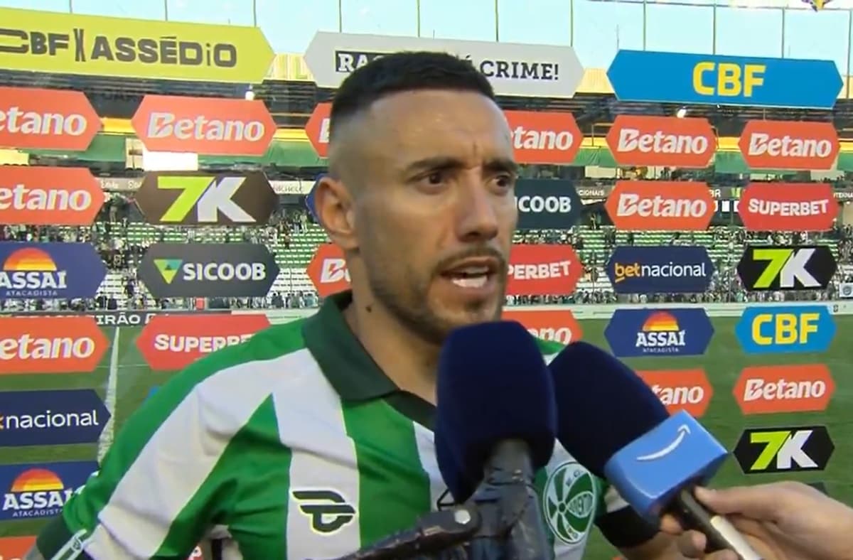 Alan Ruschel concede entrevista na saída de campo após Juventude x Flamengo