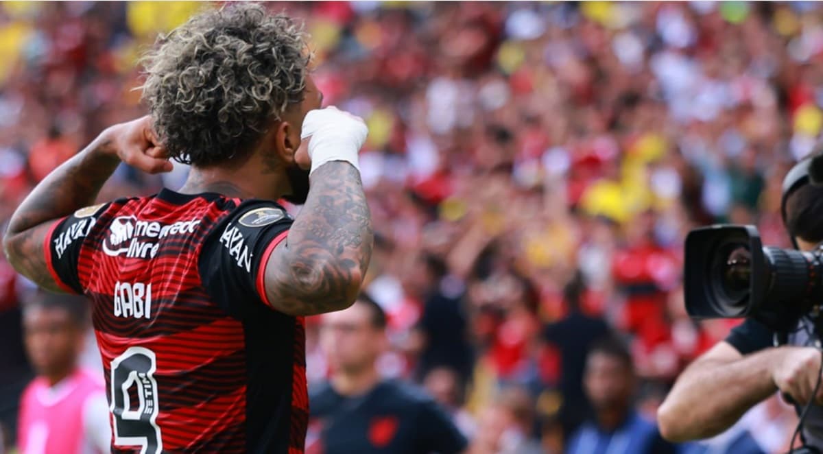 gabigol comemora gol do flamengo contra athletico pr