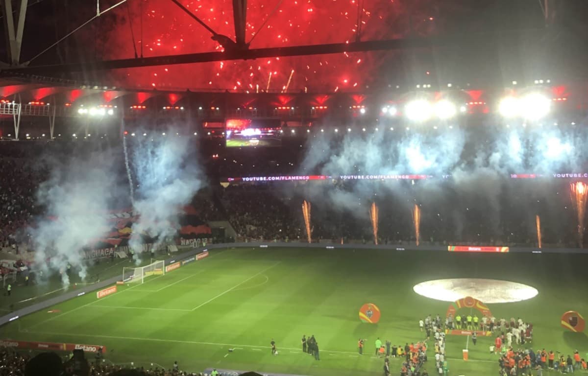 jogo do flamengo no maracanã foto mundobola flamengo yago martins