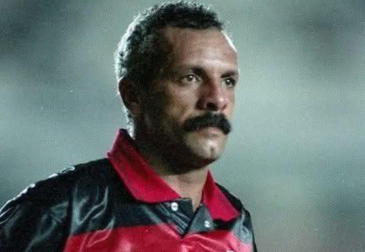 júnior maestro em jogo do flamengo na década de 90