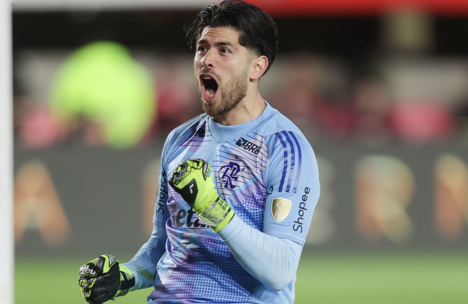 Rossi comemora defesa de pênalti