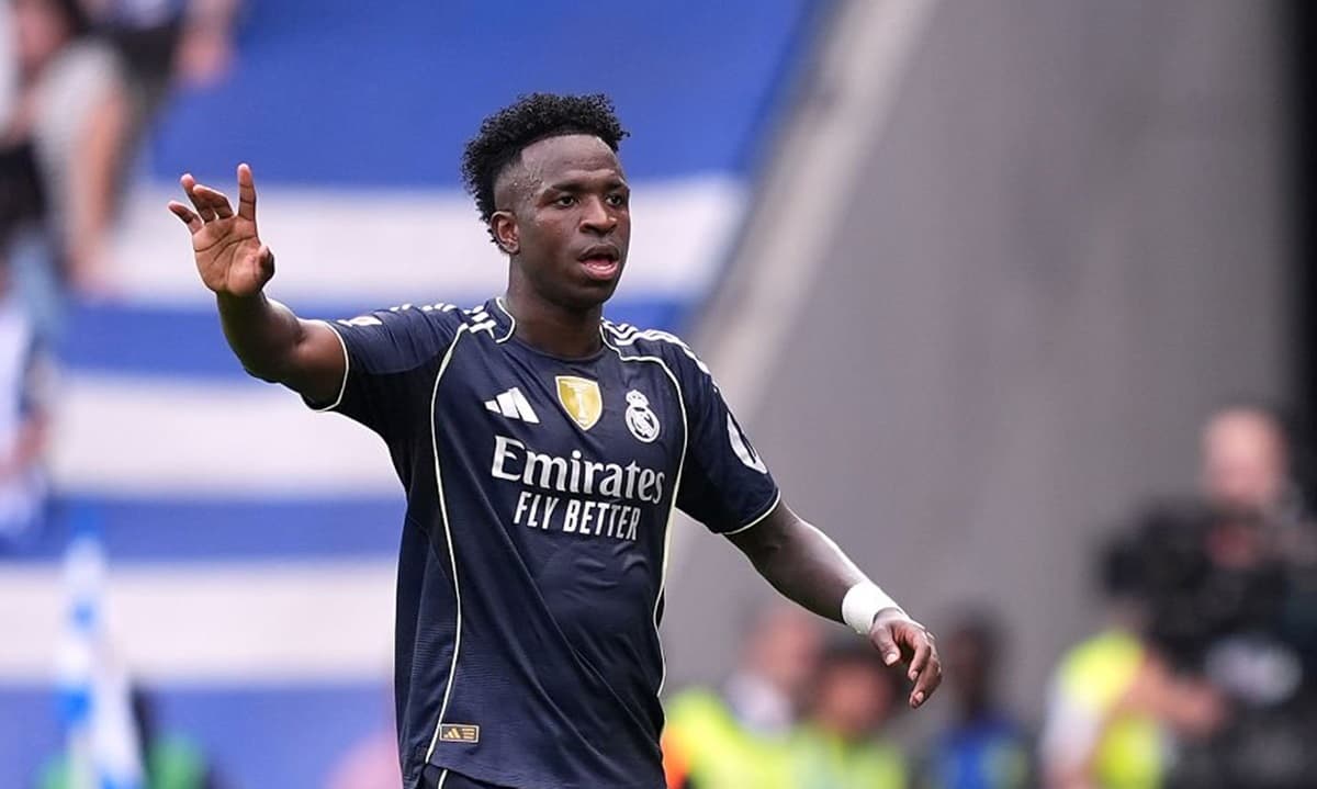 vini jr em jogo do real madrid na la liga contra a real sociedad