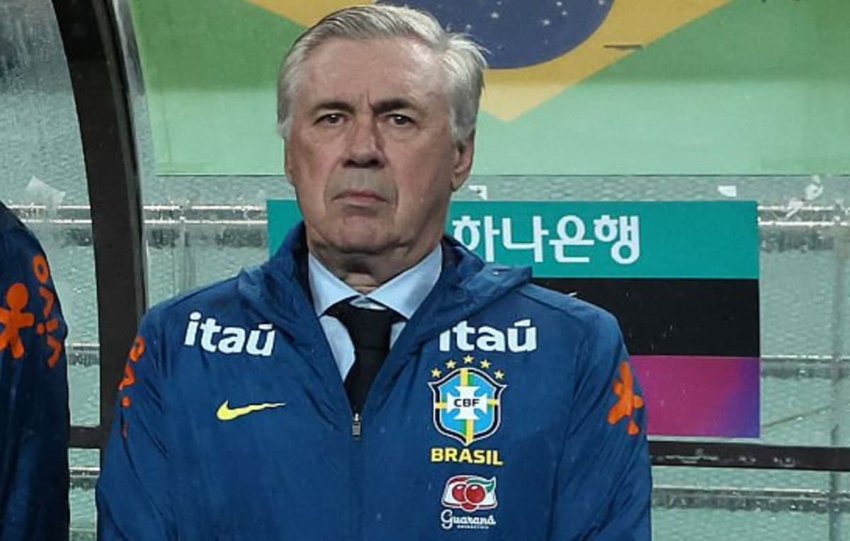 Ancelotti antes da partida entre Brasil e Coreia do Sul