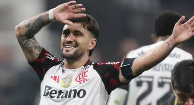 arrascaeta em jogo do flamengo diante do corinthians