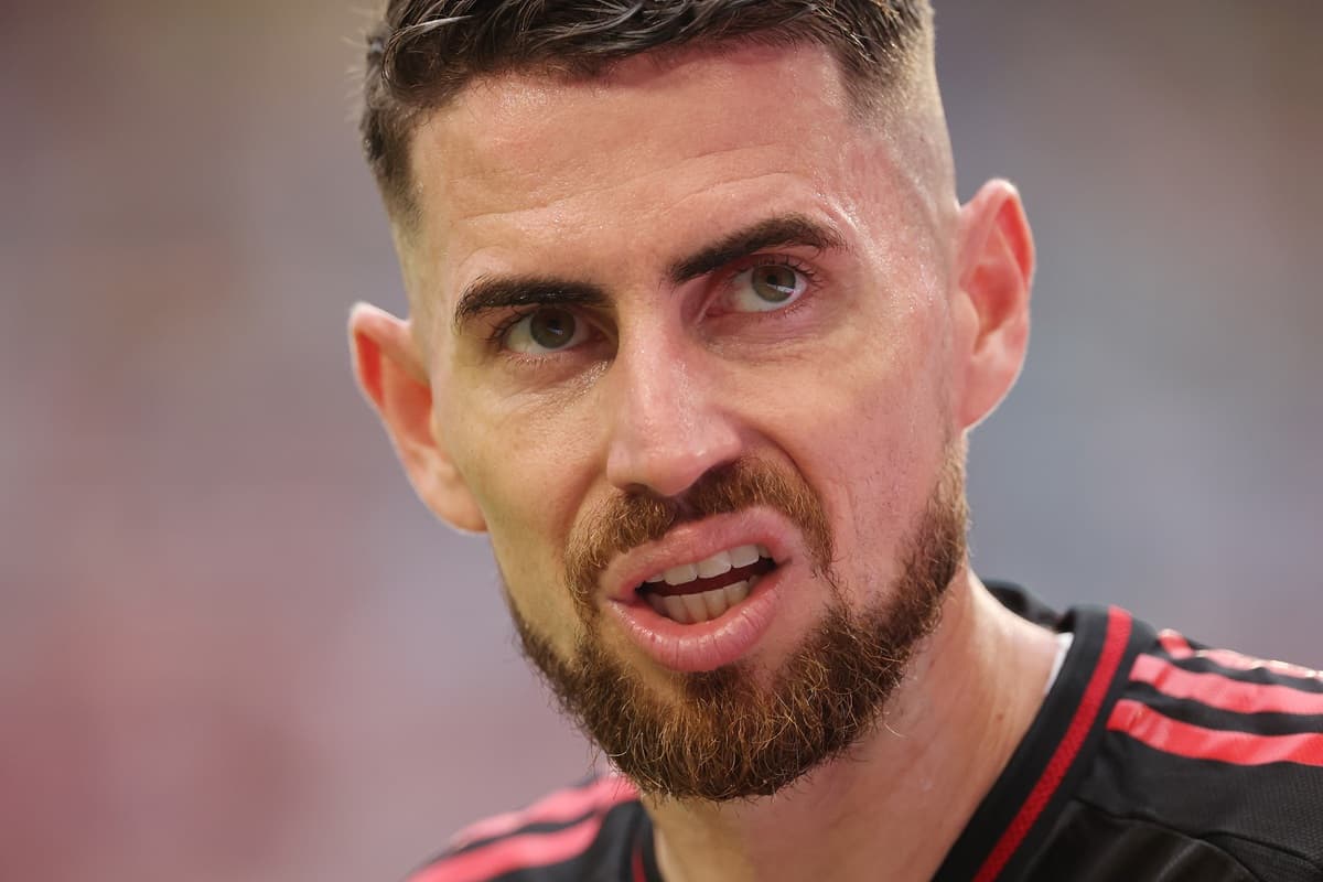 Jorginho faz careta de desaprovação durante Flamengo x Bayern