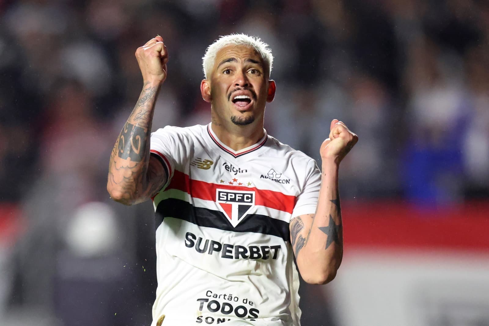 luciano, atacante do São Paulo, que estará em duelo contra o Flamengo, lamenta lance perdido no Morumbi