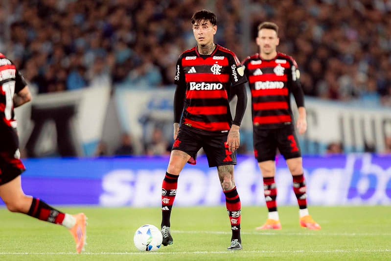 Pulgar em Racing x Flamengo