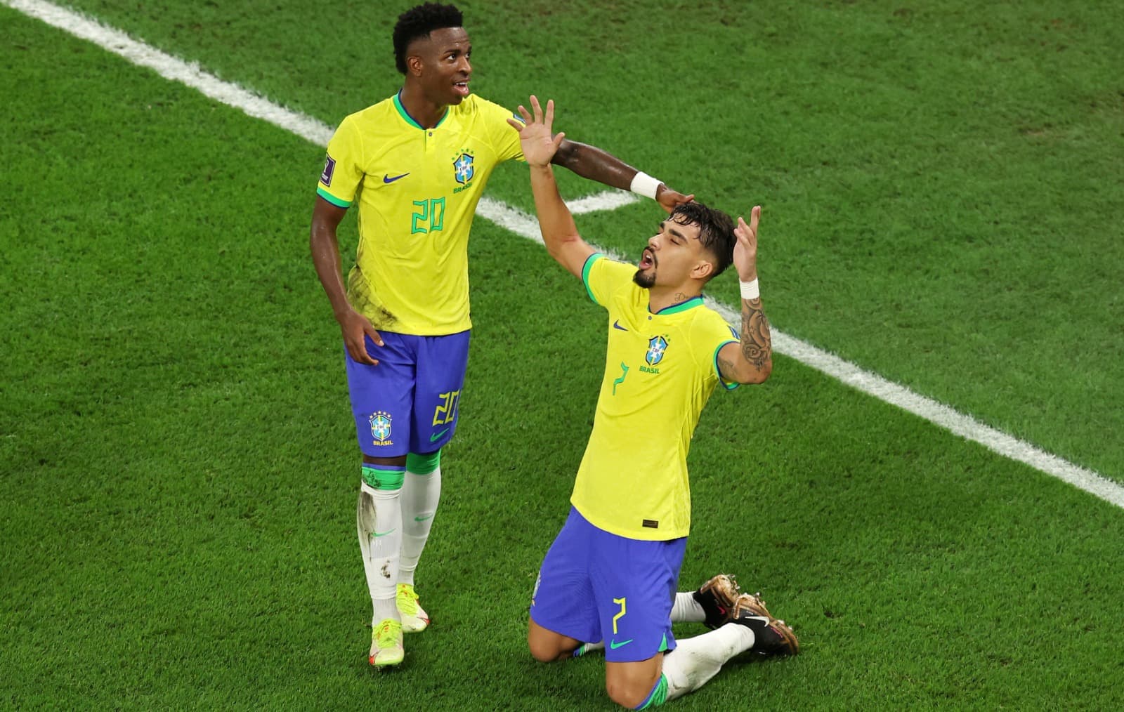 Vini Jr e Lucas Paquetá comemoram gol em Brasil x Corei