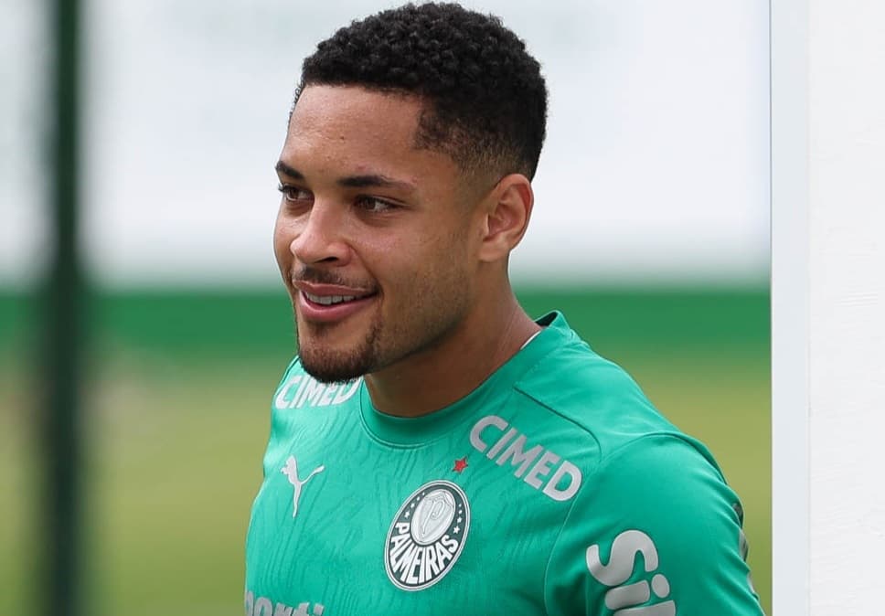 Vitor Roque em treino do Palmeiras