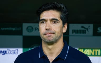 Técnico Abel Ferreira em jogo do Palmeiras pelo Brasileirão 2025