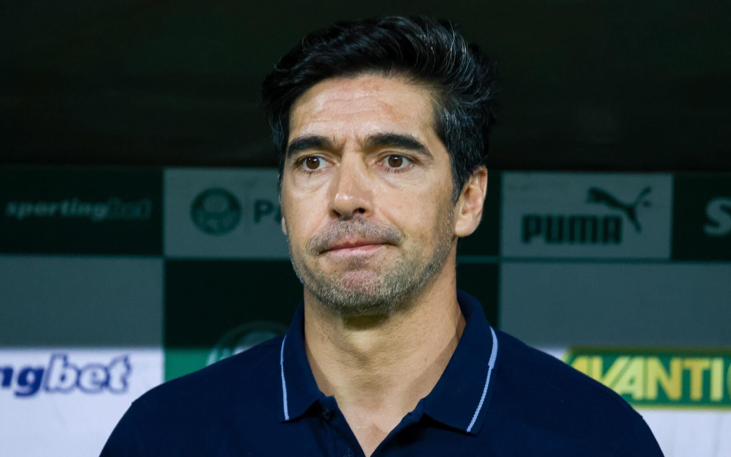 Técnico Abel Ferreira em jogo do Palmeiras pelo Brasileirão 2025