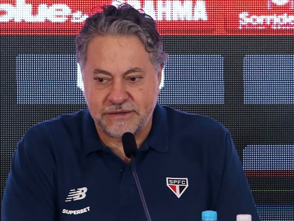 Julio Casares durante coletiva do São Paulo