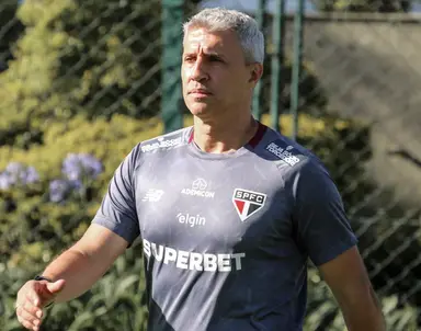 Crespo técnico do São Paulo no CT da Barra Funda