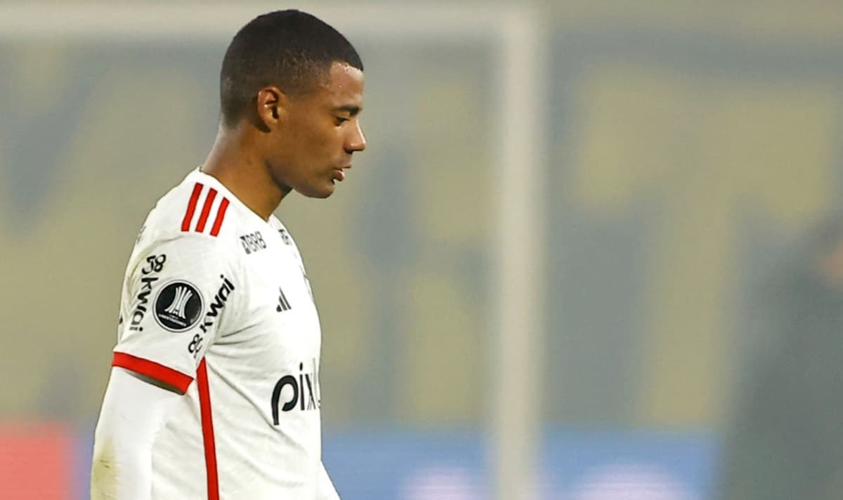 De La Cruz em jogo do Flamengo contra o Peñarol em 2024 pela Libertadores