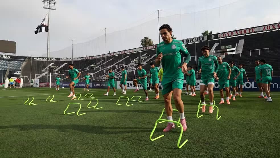 Palmeiras treina no estádio do Alianza Lima