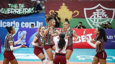 Jogadoras do Fluminense comemoram ponto na Superliga