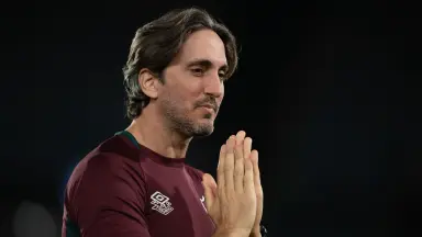 Técnico Luis Zubeldia em ação pelo Fluminense