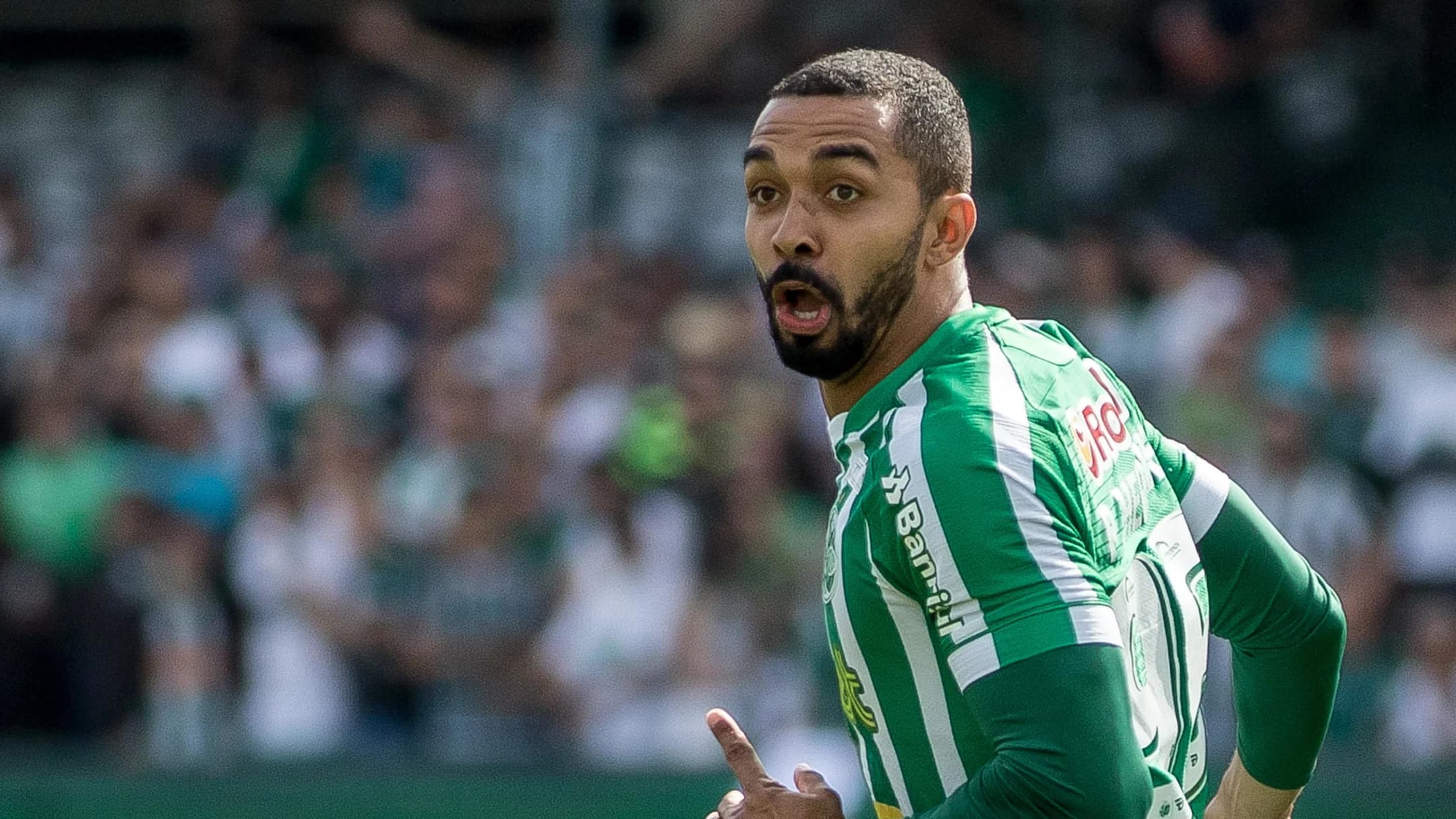 Lateral-direito Paulo Henrique em atividade pelo Juventude em partida do Campeonato Brasileiro de 2022