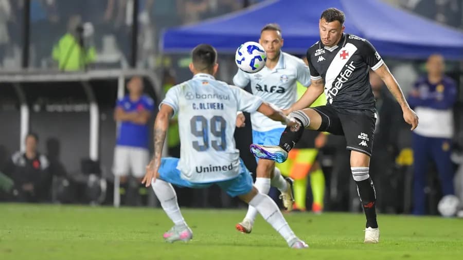 Vasco e Grêmio se enfrentam pelo Campeonato Brasileiro de 2025