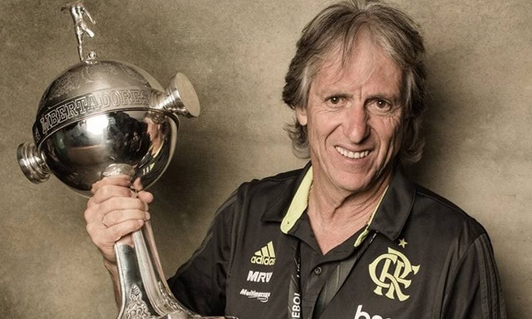 Jorge Jesus com a taça da Libertadores