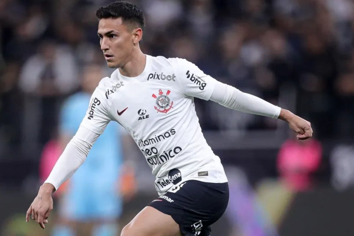 Meio-campista paraguaio Matías Rojas, em ação com a camisa do Corinthians