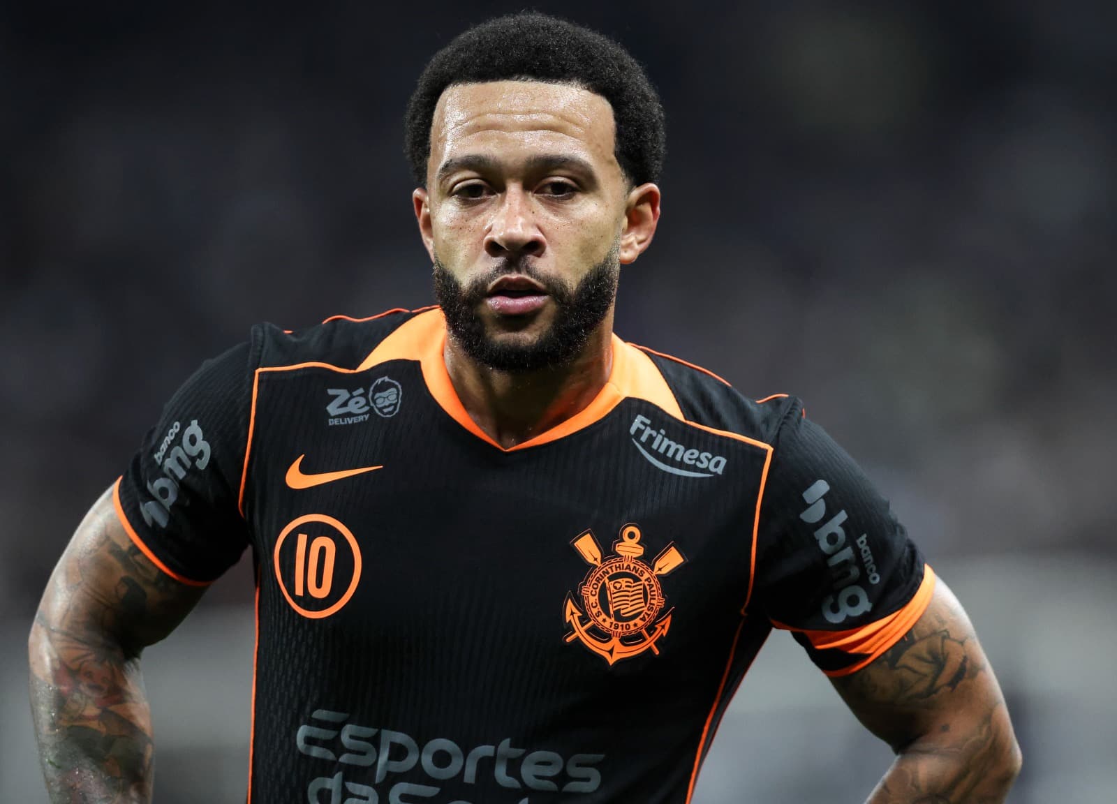 Memphis em campo pelo Corinthians na Neo Química Arena