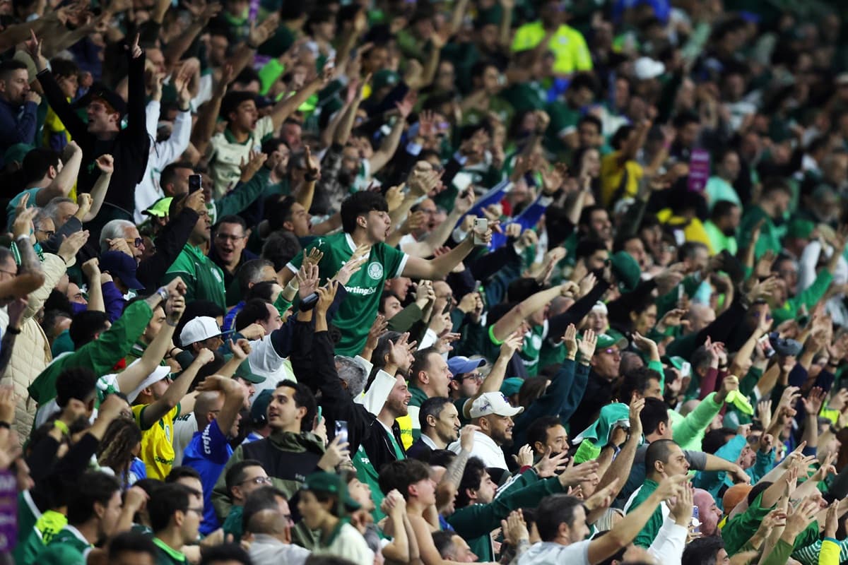 Torcida do Palmeiras comemora gol contra a LDU no Allianz Parque