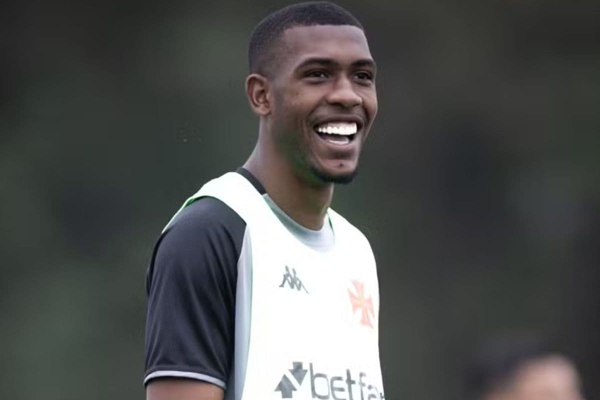 Rayan, atacante do Vasco, durante treino do time carioca