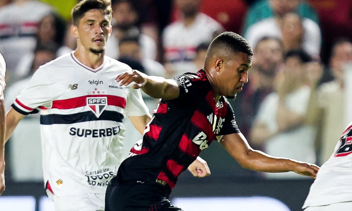 Samuel Lino em jogo entre São Paulo e Flamengo
