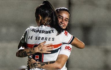 Jogadoras do São Paulo comemoram gol no Paulistão