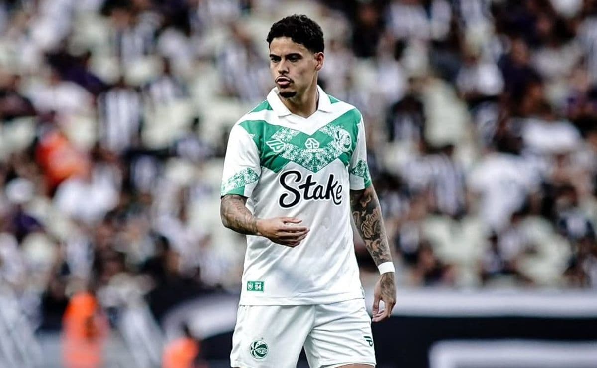 Zagueiro Luan Freitas em ação pelo Juventude na temporada 2025