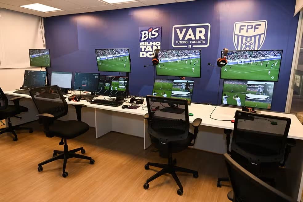 Sala do VAR da Federação Paulista de Futebol