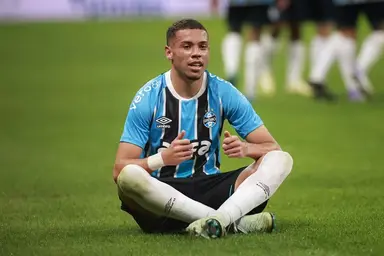 Alyson homenageia Diogo Jota em comemoração de gol do Grêmio
