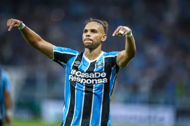 Braithwaite, centroavante do Grêmio