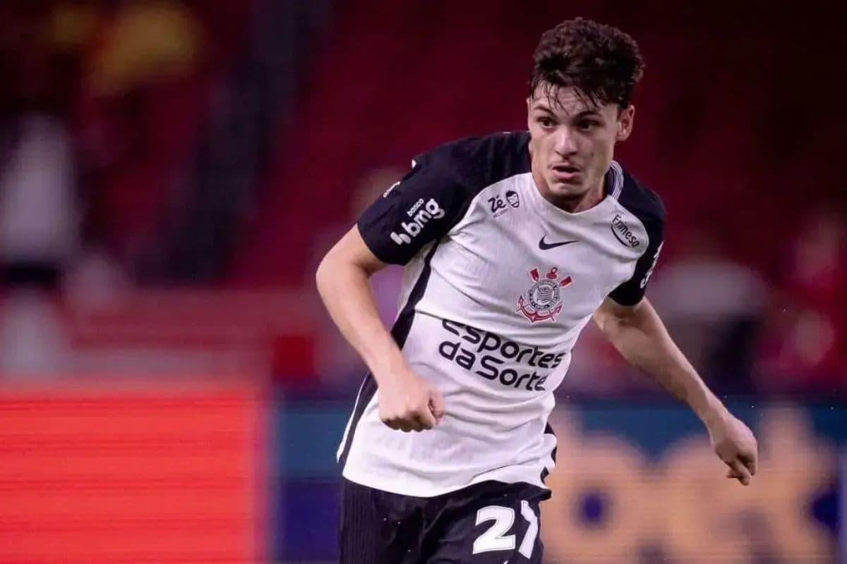 Breno Bidon, volante do Corinthians, em ação com a camisa do clube