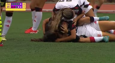 Flamengo Feminino comemorando classificação na Copinha