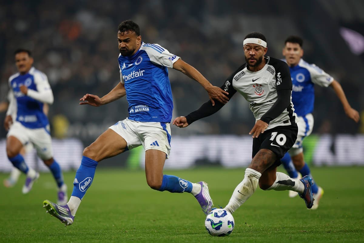 Corinthians e Cruzeiro, times de Depay e Fabrício Bruno, reúnem retrospecto antigo e com decisões nacionais