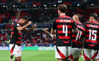 Danilo comemora gol pelo Flamengo na Copa Intercontinental