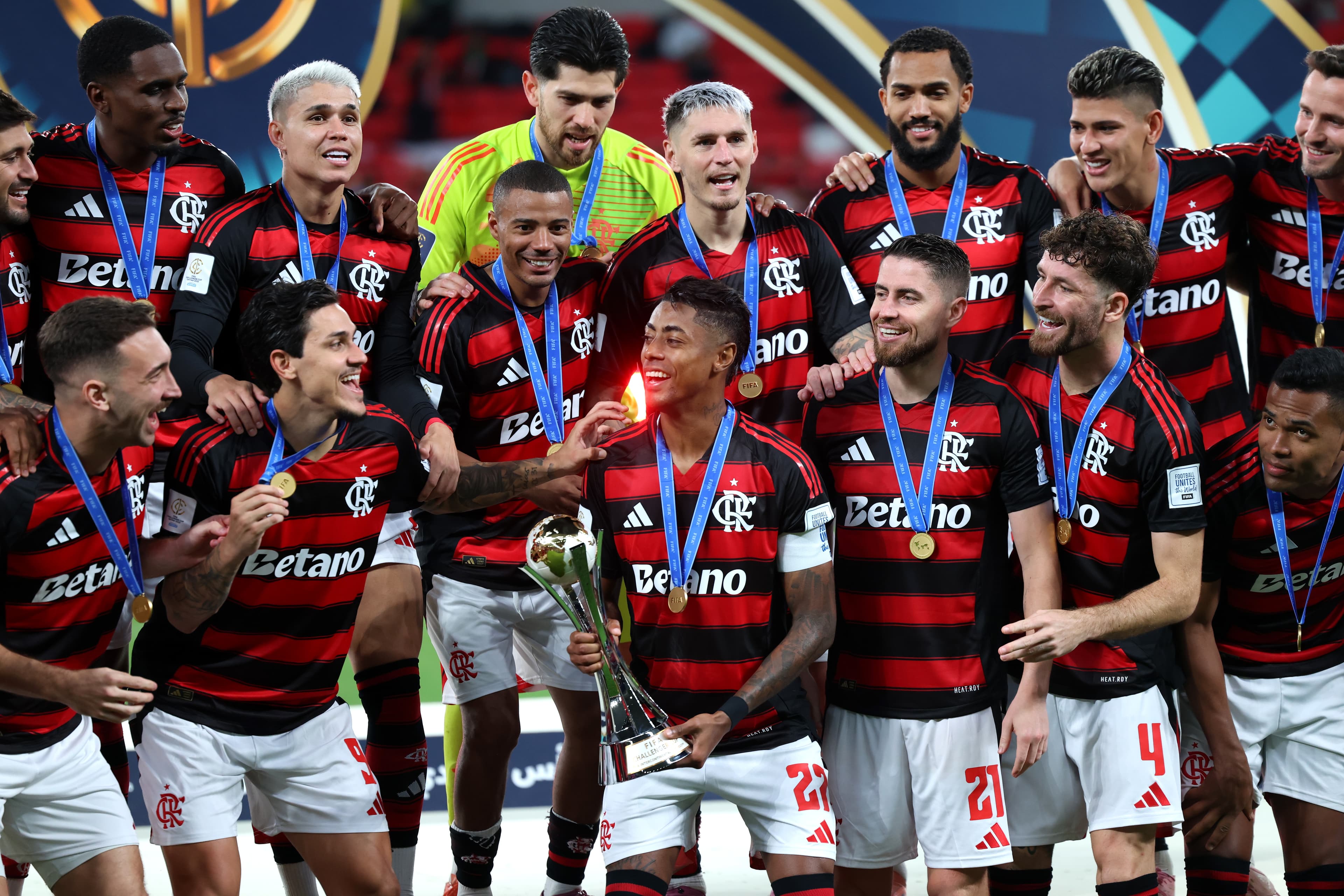 Flamengo levanta taça da Challenger Cup após vencer Pyramids