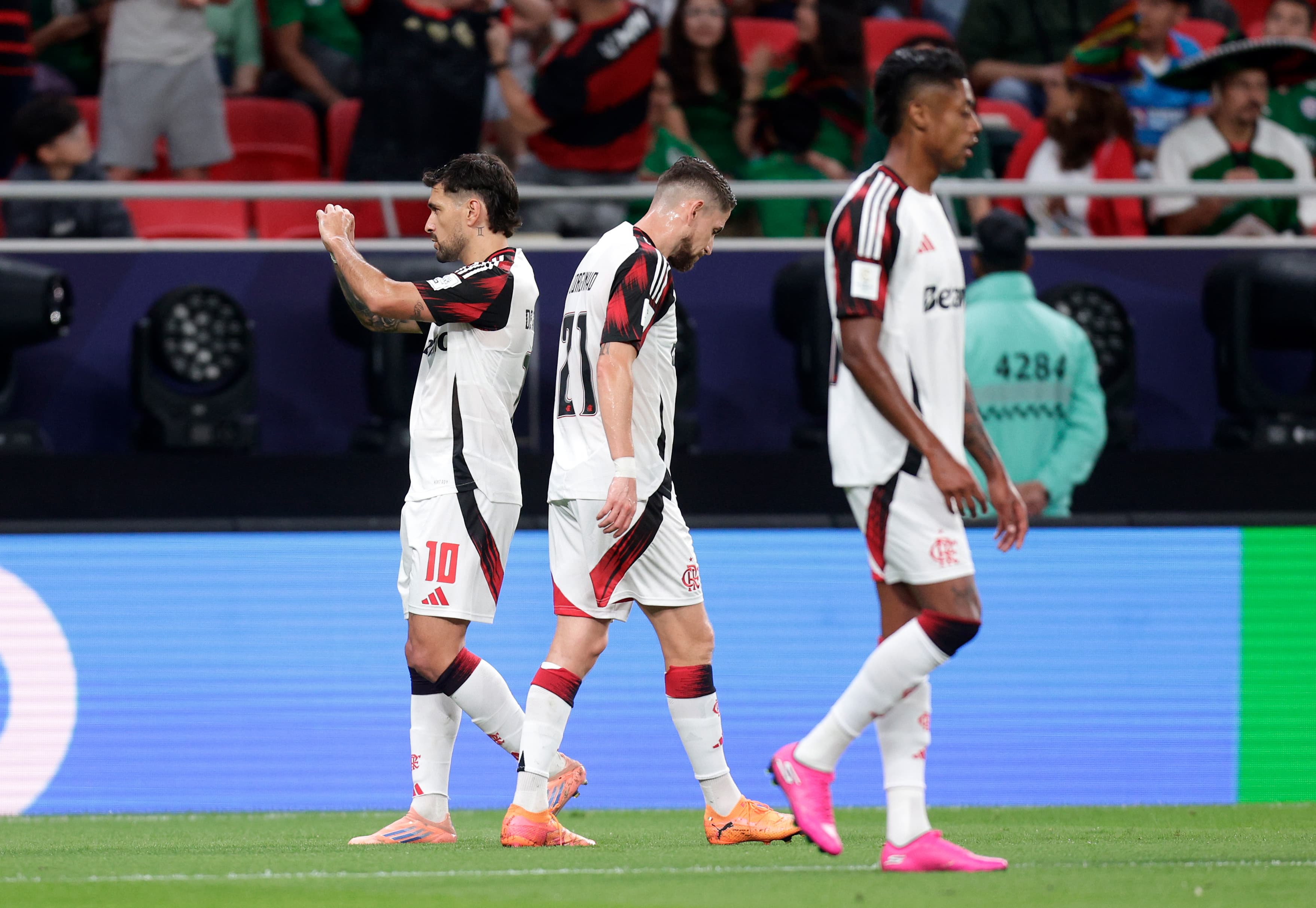 Arrascaeta comemora gol pelo Flamengo na Copa Intercontinental