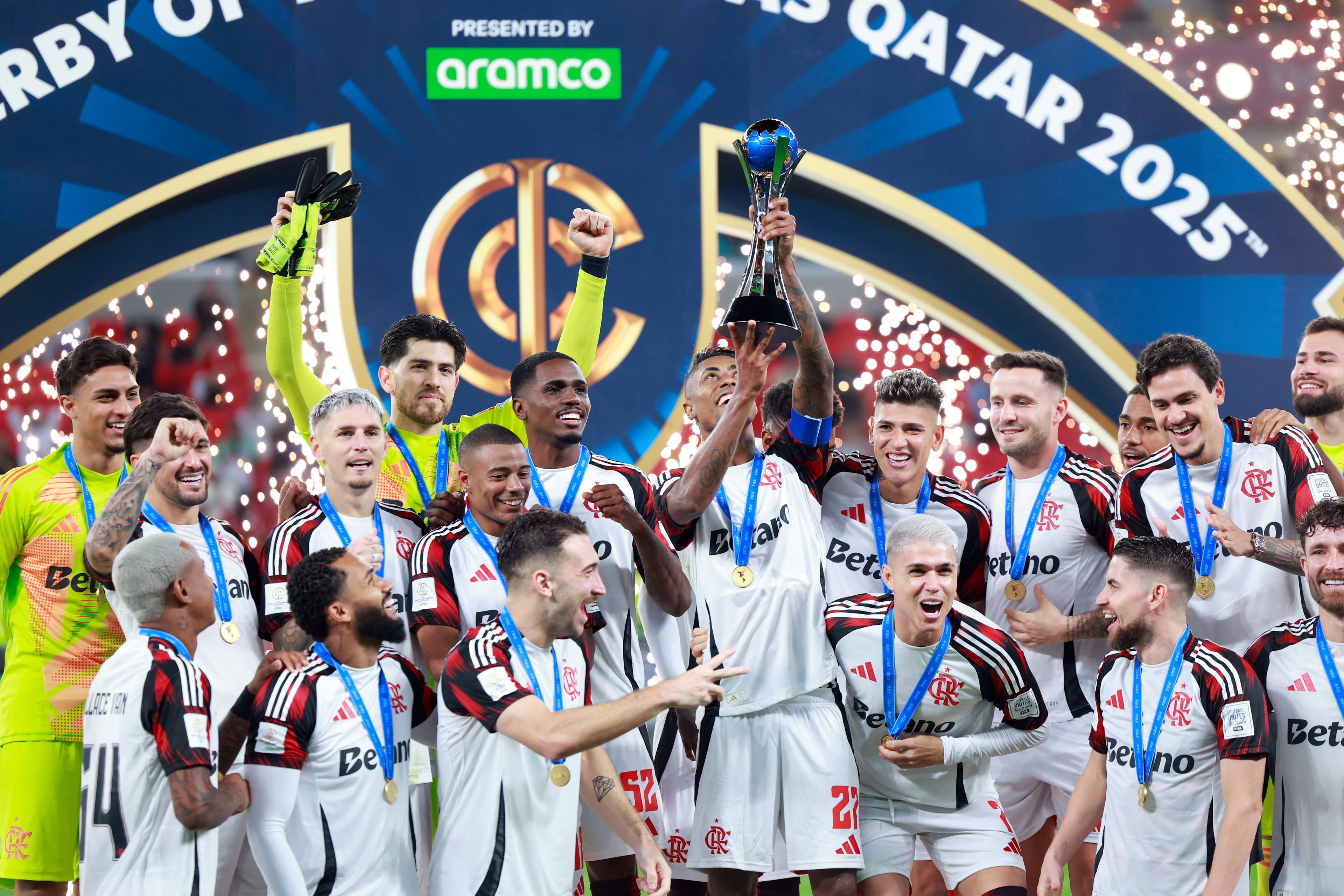 Flamengo ergue a taça do Dérbi das Américas após vitória sobre o Cruz Azul