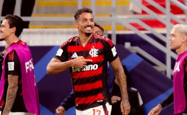 Danilo comemora gol do Flamengo contra Pyramids