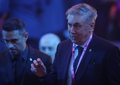 Carlo Ancelotti ao lado de Rodrigo Caetano no sorteio dos grupos da Copa do Mundo 2026