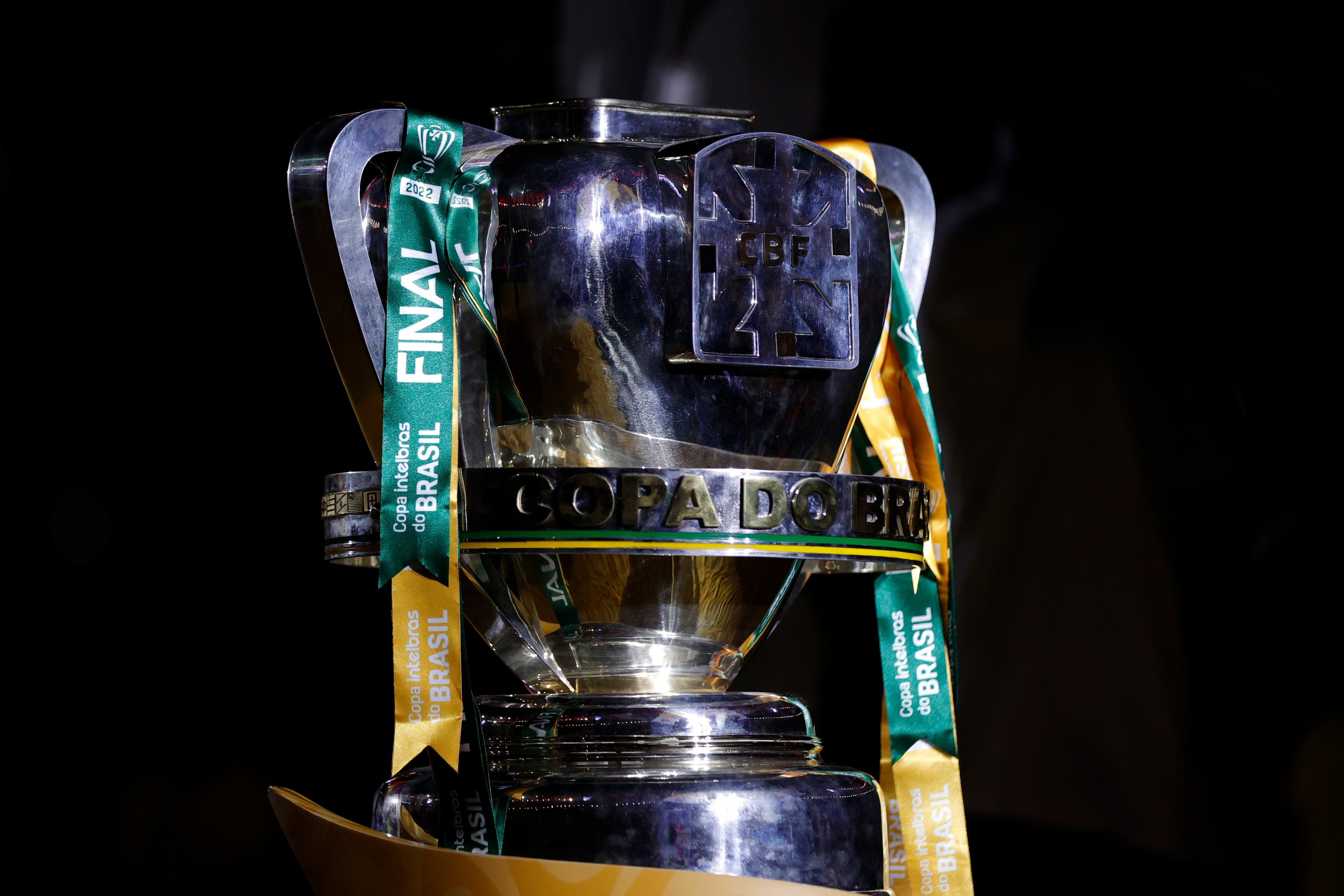 Troféu da Copa do Brasil em disputa em 2025