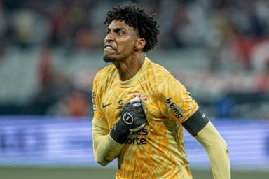 Hugo Souza celebrou auge no Corinthians e falou em ano histórico após eliminar o Cruzeiro na Copa do Brasil