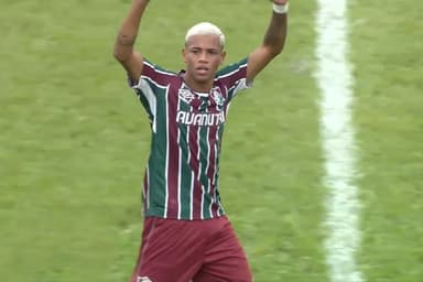 Jhonny, lateral revelado na base do Fluminense