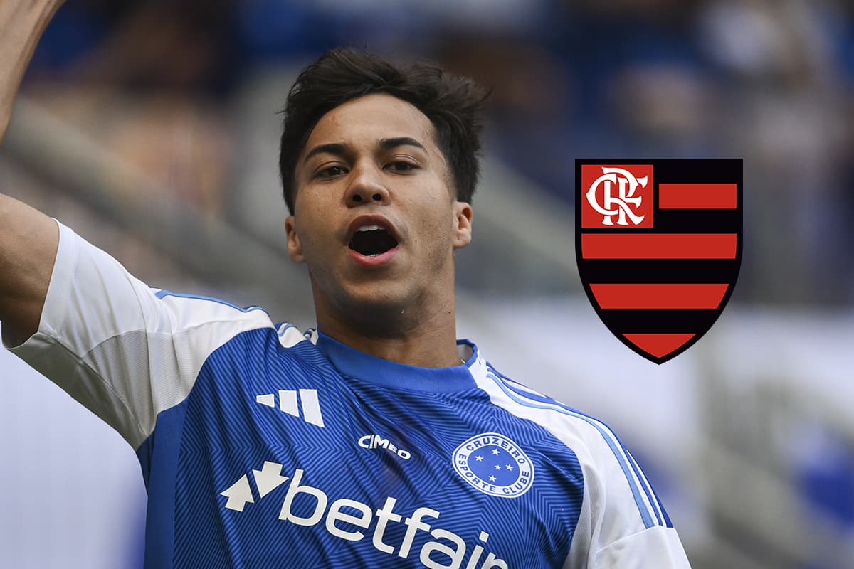 Kaio Jorge comemorando gol pelo Cruzeiro, no Mineirão, ao lado do escudo do Flamengo